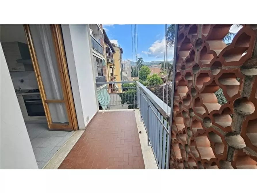 Immagine 9 di Appartamento in vendita  a Firenze