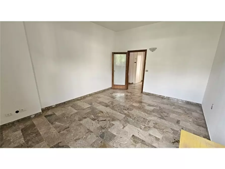 Immagine 12 di Appartamento in vendita  a Firenze