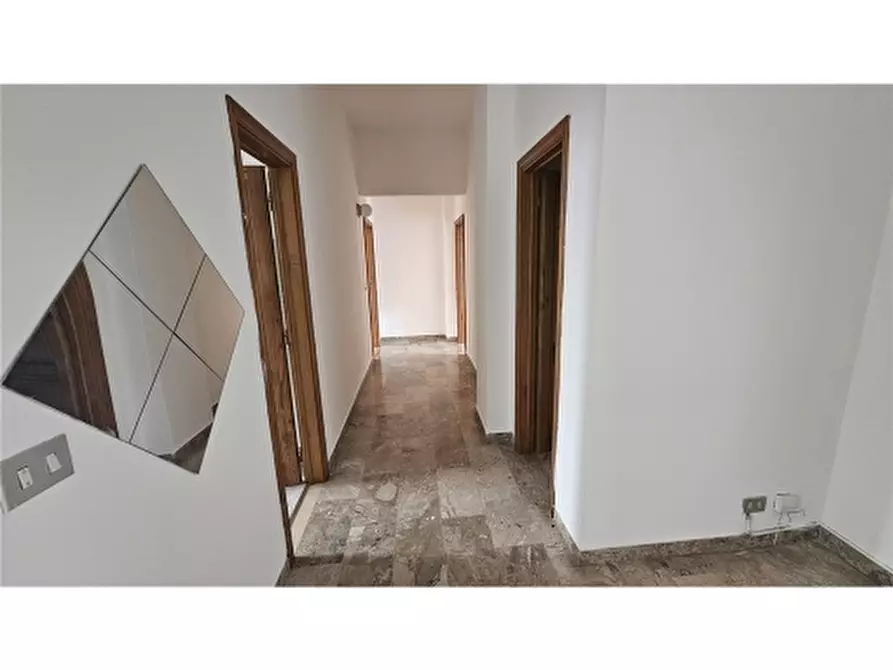 Immagine 17 di Appartamento in vendita  a Firenze