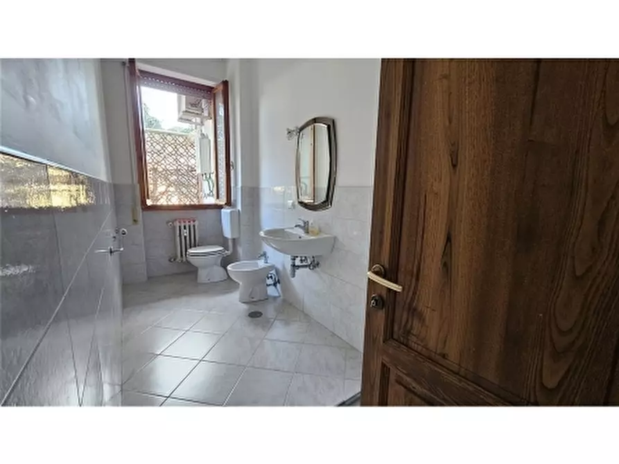 Immagine 23 di Appartamento in vendita  a Firenze