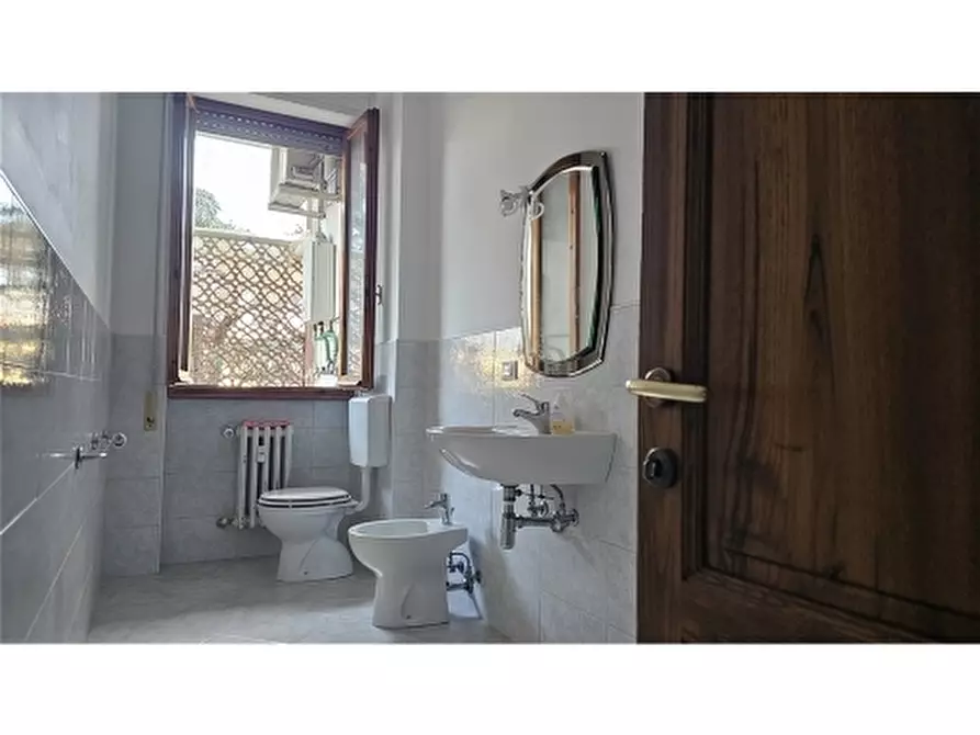 Immagine 26 di Appartamento in vendita  a Firenze