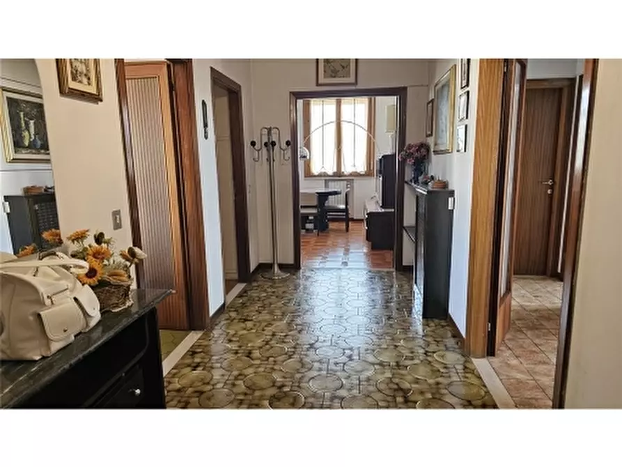 Immagine 4 di Appartamento in vendita  a Scandicci