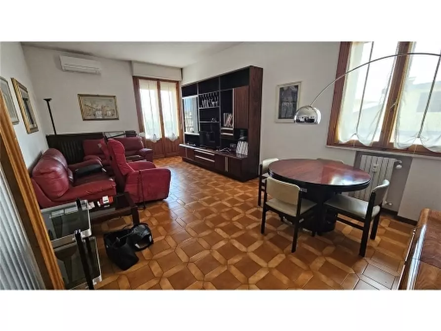 Immagine 11 di Appartamento in vendita  a Scandicci