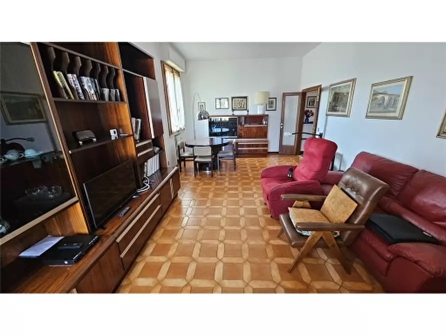 Immagine 12 di Appartamento in vendita  a Scandicci