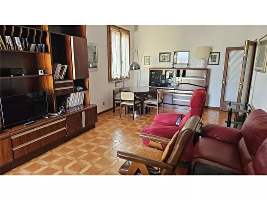 Immagine 13 di Appartamento in vendita  a Scandicci