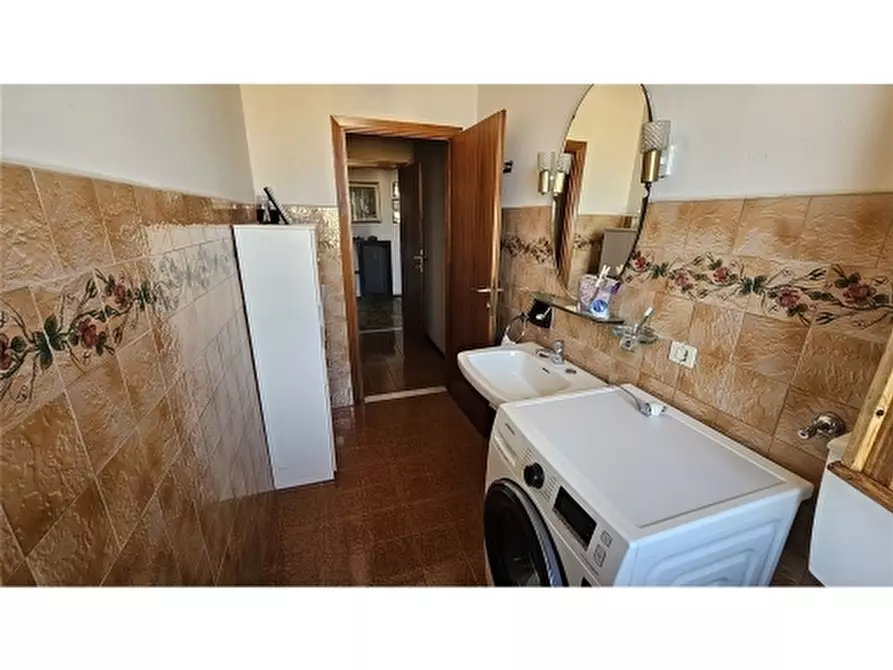 Immagine 16 di Appartamento in vendita  a Scandicci