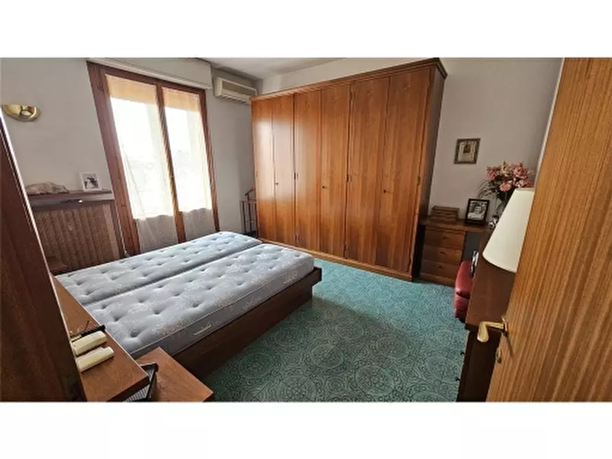 Immagine 18 di Appartamento in vendita  a Scandicci