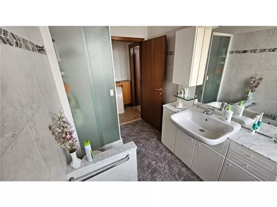 Immagine 28 di Appartamento in vendita  a Scandicci