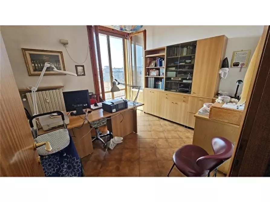 Immagine 35 di Appartamento in vendita  a Scandicci