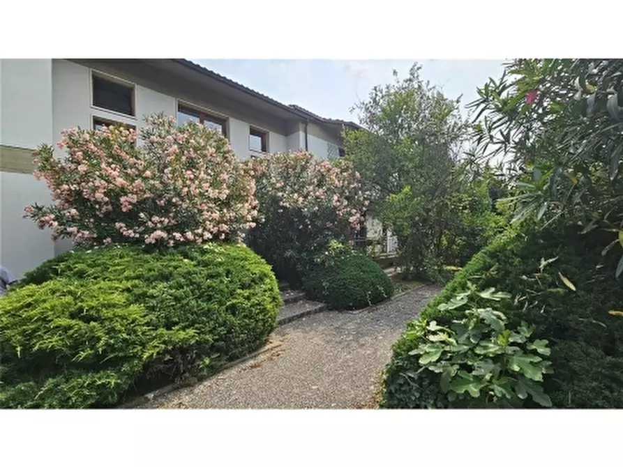 Immagine 3 di Appartamento in vendita  a Firenze