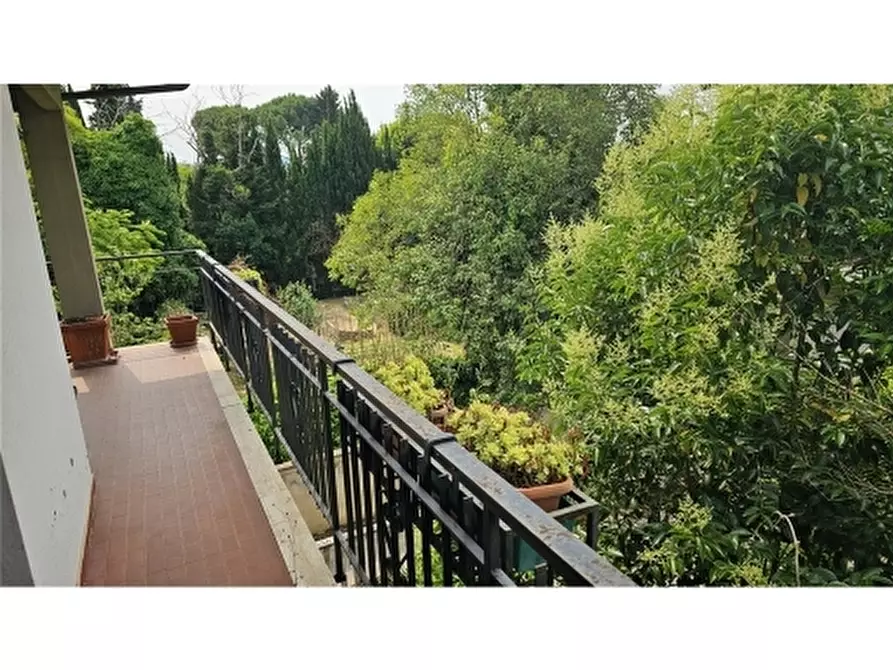 Immagine 12 di Appartamento in vendita  a Firenze