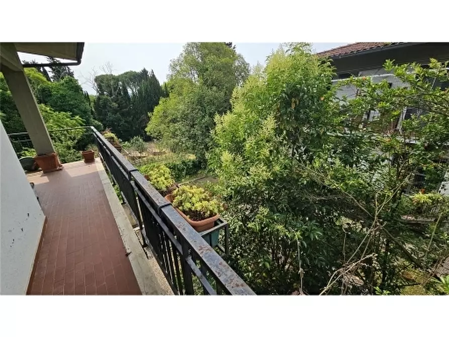 Immagine 13 di Appartamento in vendita  a Firenze