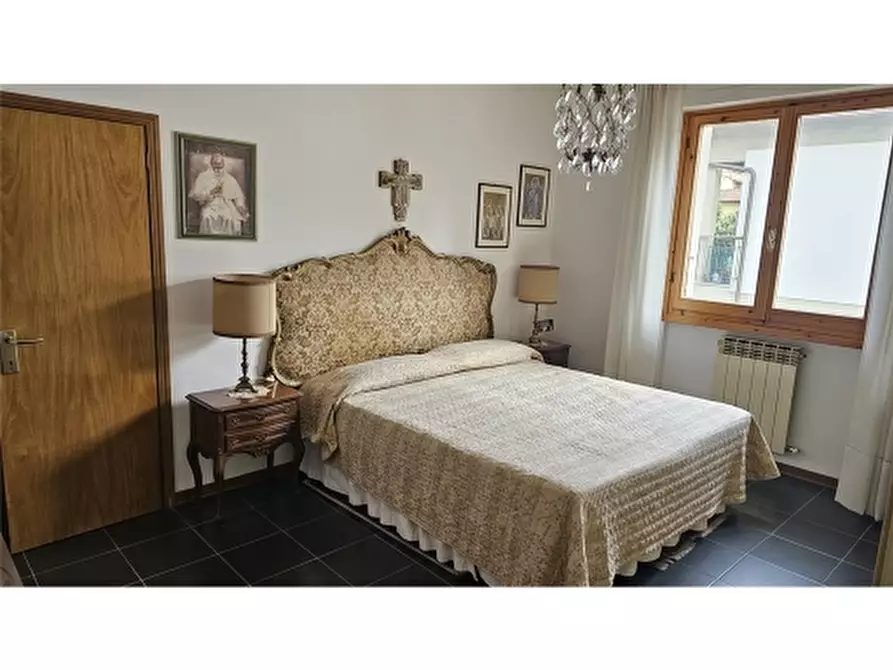 Immagine 22 di Appartamento in vendita  a Firenze