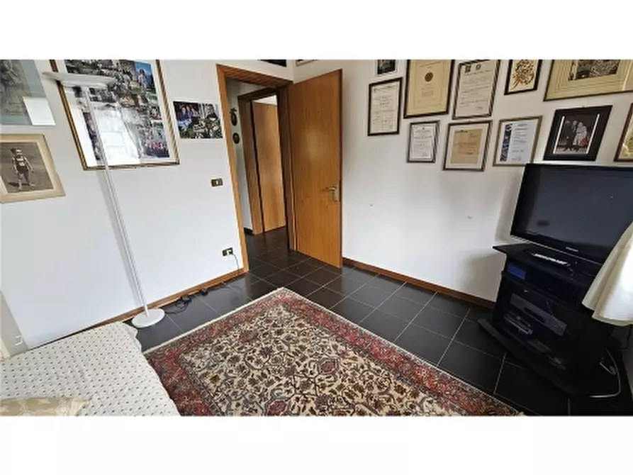 Immagine 28 di Appartamento in vendita  a Firenze