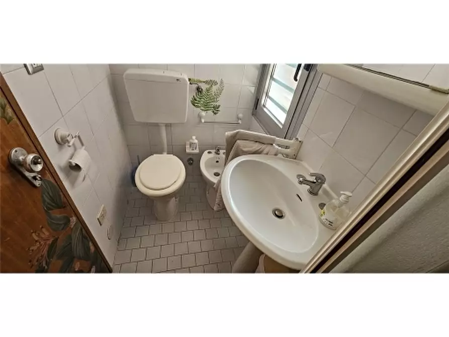 Immagine 12 di Appartamento in vendita  a Ravenna