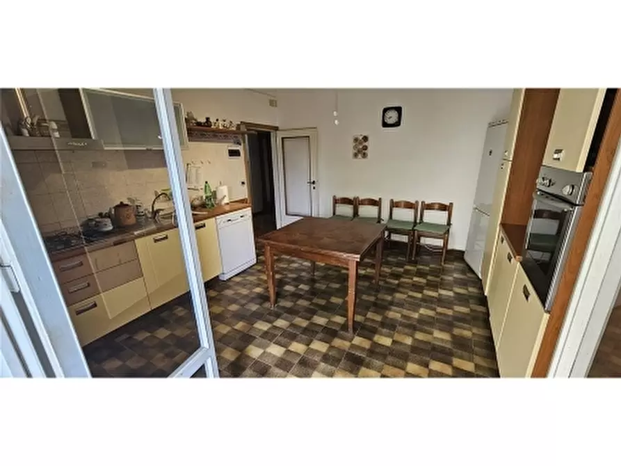 Immagine 11 di Appartamento in vendita  a Firenze