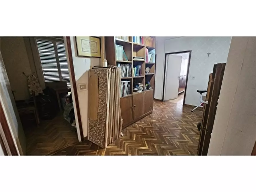 Immagine 13 di Appartamento in vendita  a Firenze