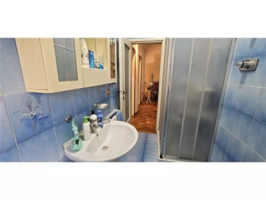 Immagine 17 di Appartamento in vendita  a Firenze