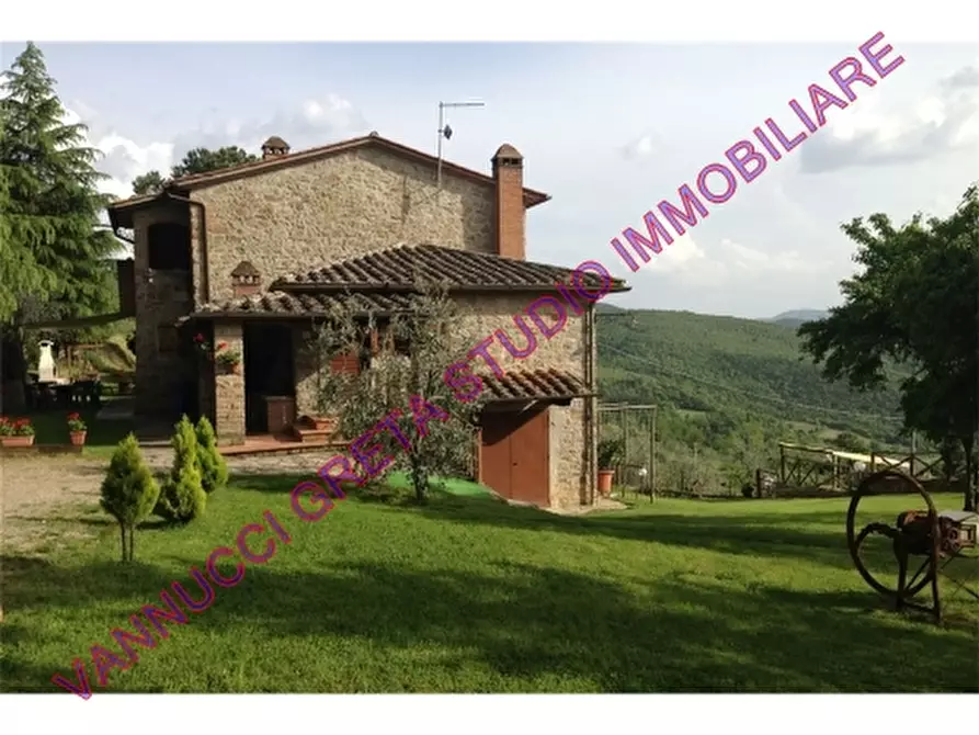 Immagine 1 di Villa in vendita  a Arezzo