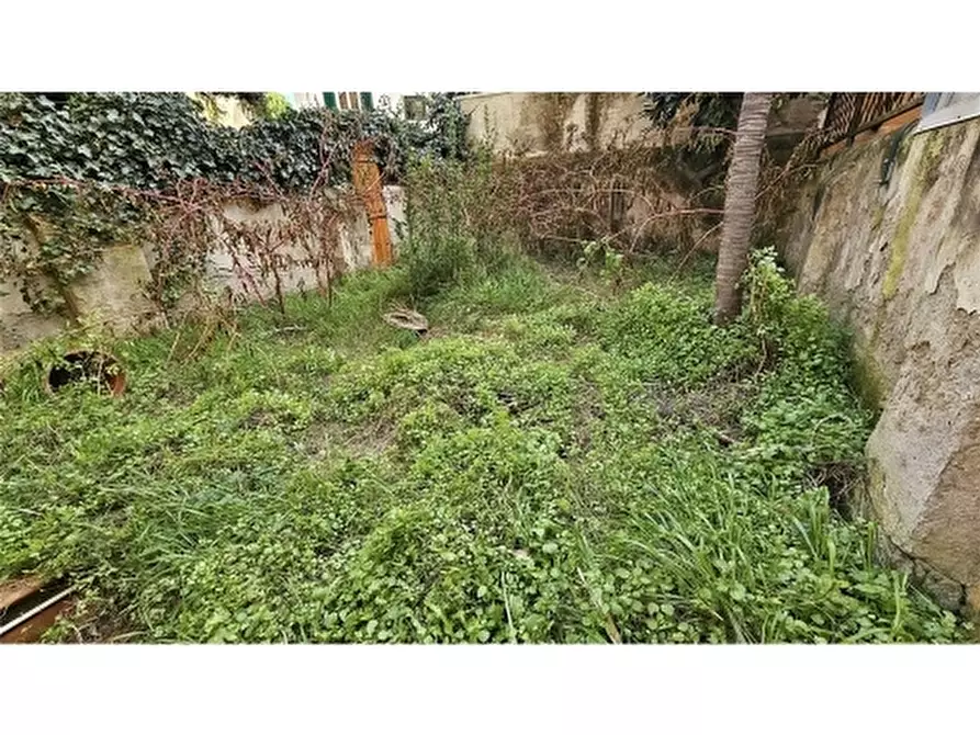 Immagine 21 di Villa in vendita  a Firenze