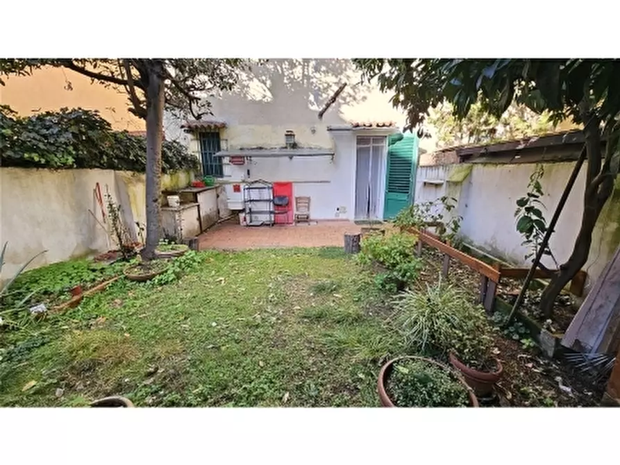 Immagine 26 di Villa in vendita  a Firenze