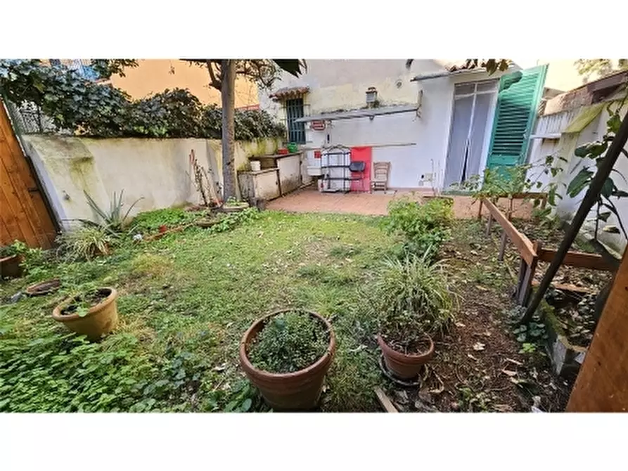 Immagine 27 di Villa in vendita  a Firenze