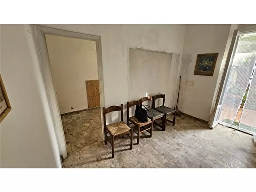 Immagine 34 di Villa in vendita  a Firenze