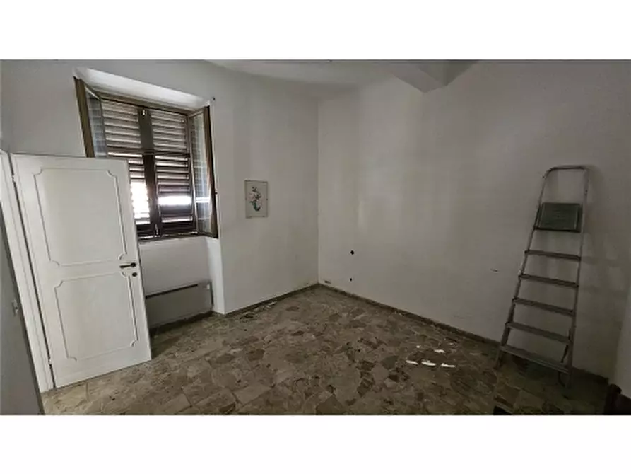 Immagine 37 di Villa in vendita  a Firenze