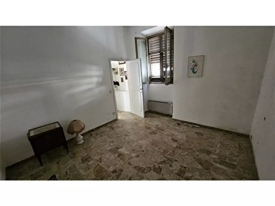 Immagine 38 di Villa in vendita  a Firenze
