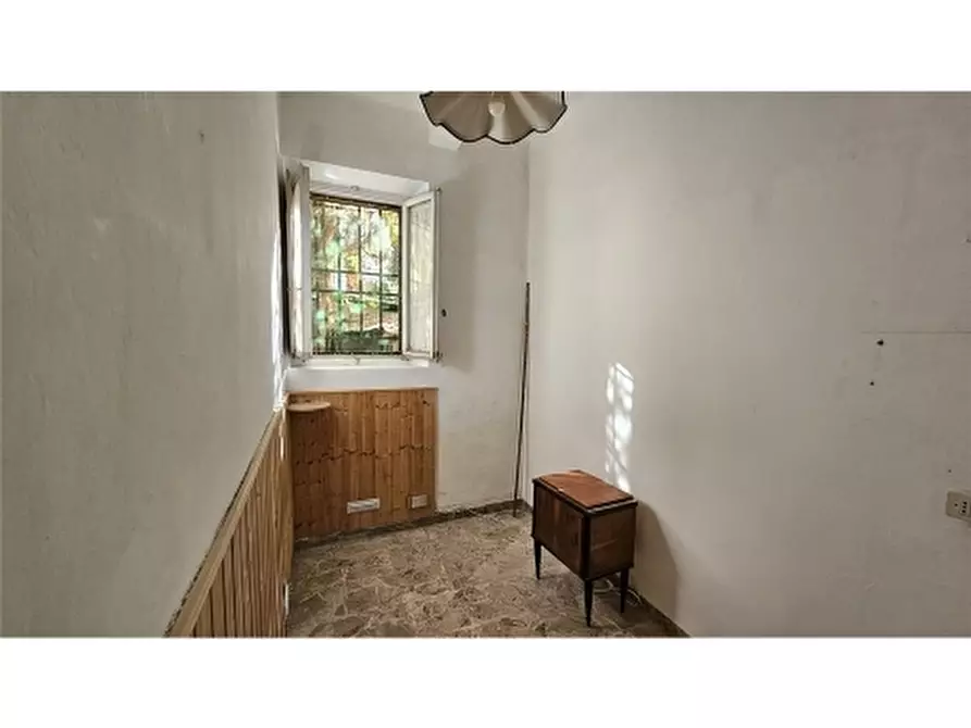 Immagine 42 di Villa in vendita  a Firenze