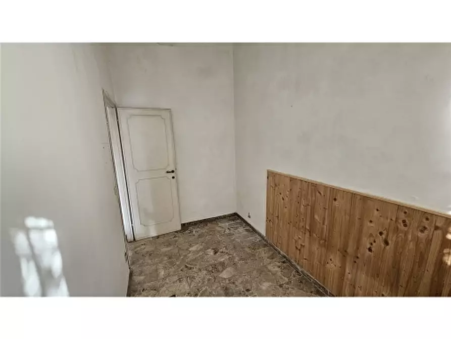 Immagine 43 di Villa in vendita  a Firenze