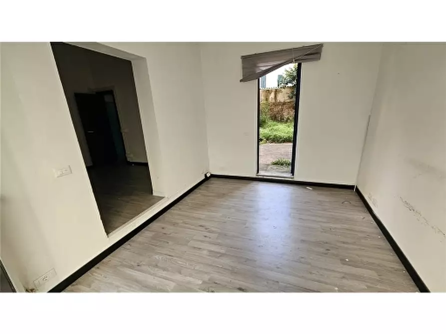 Immagine 46 di Villa in vendita  a Firenze