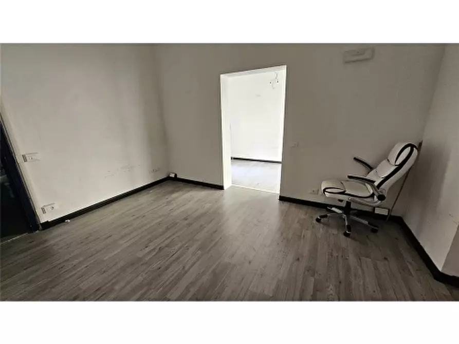 Immagine 51 di Villa in vendita  a Firenze