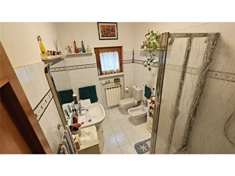 Immagine 21 di Villa in vendita  a Rignano Sull'arno