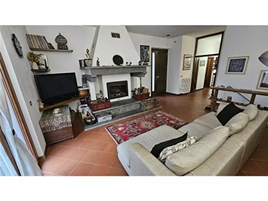 Immagine 39 di Villa in vendita  a Rignano Sull'arno