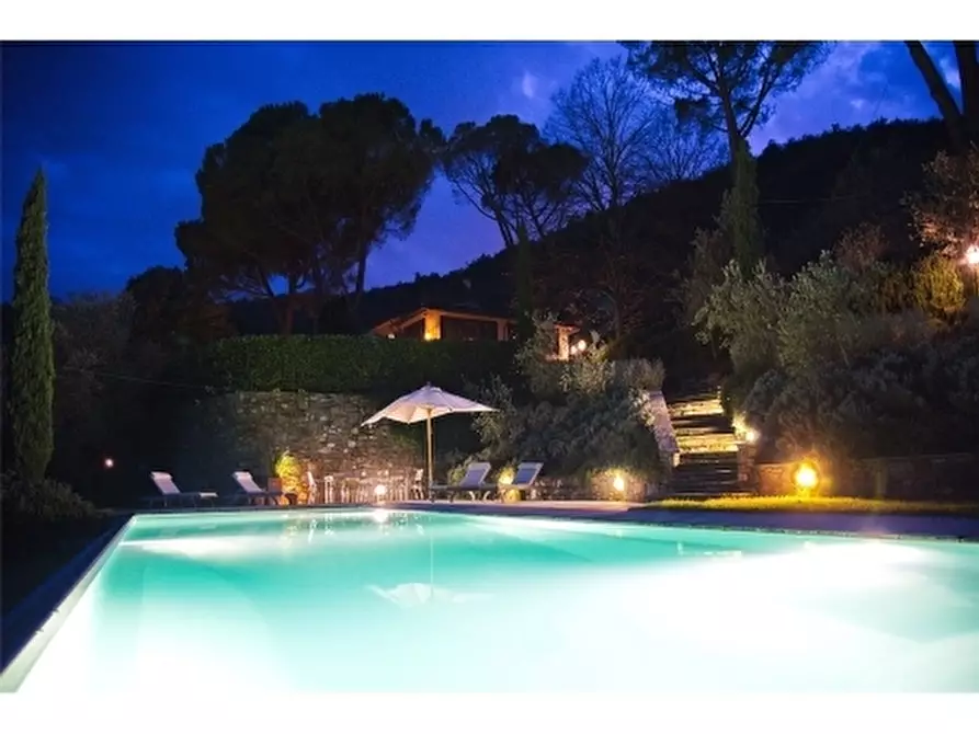 Immagine 12 di Villa in affitto  a Fiesole