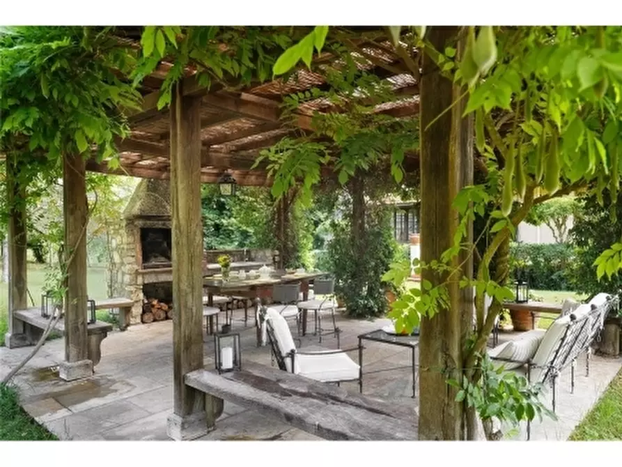 Immagine 13 di Villa in affitto  a Fiesole