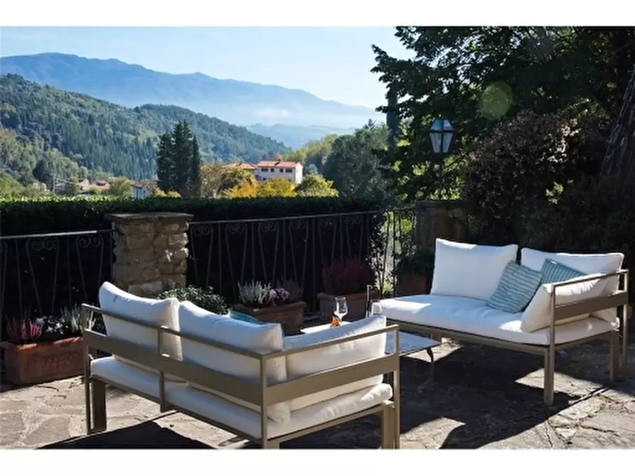 Immagine 18 di Villa in affitto  a Fiesole