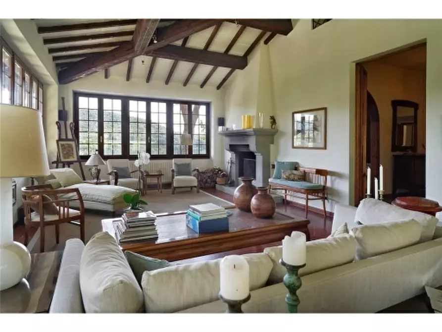 Immagine 21 di Villa in affitto  a Fiesole