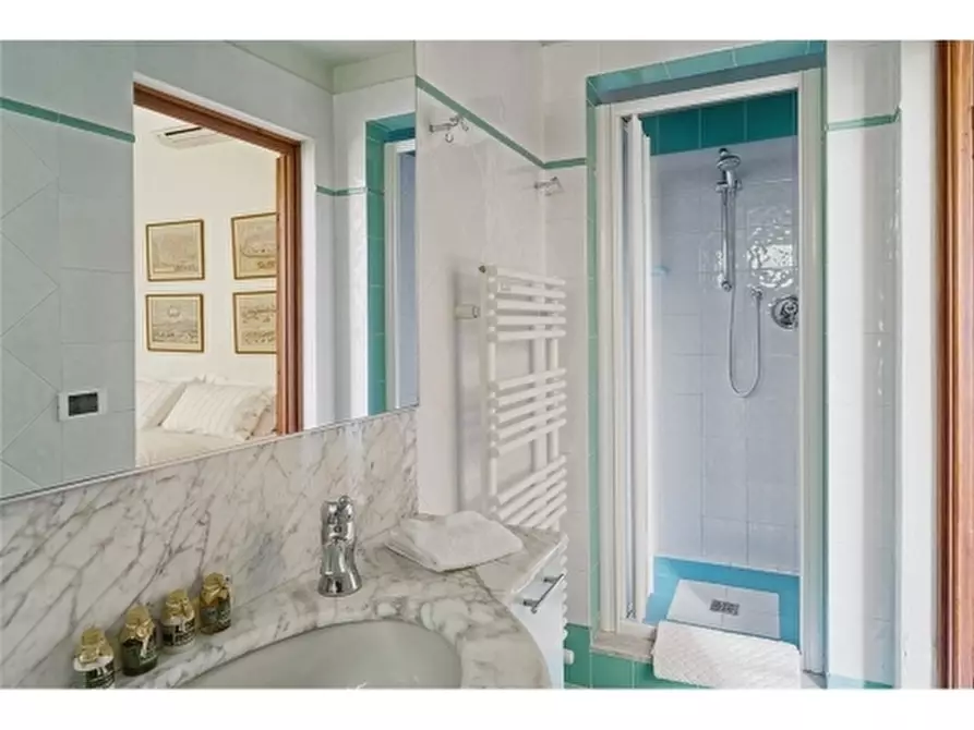 Immagine 34 di Villa in affitto  a Fiesole