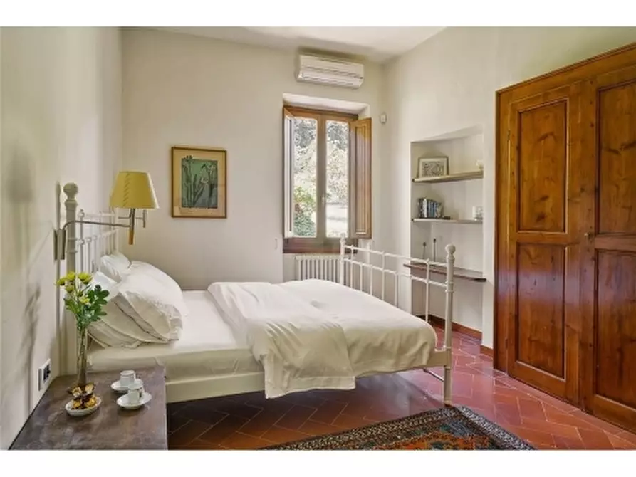 Immagine 45 di Villa in affitto  a Fiesole