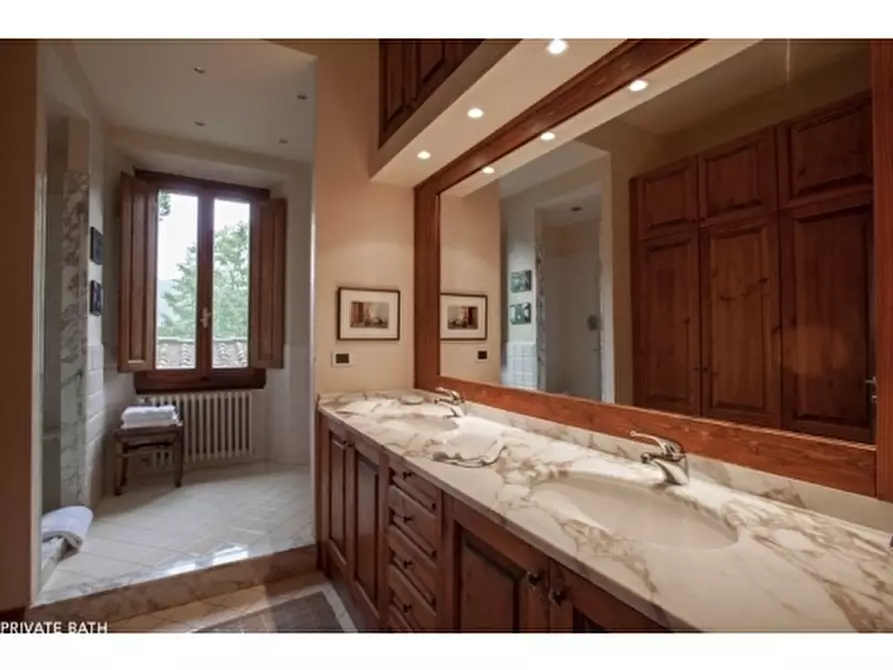 Immagine 47 di Villa in affitto  a Fiesole