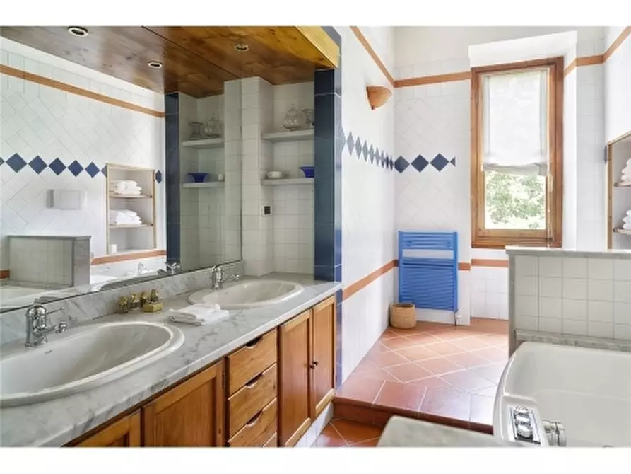 Immagine 50 di Villa in affitto  a Fiesole