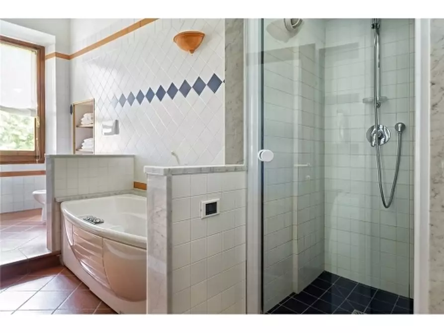 Immagine 51 di Villa in affitto  a Fiesole