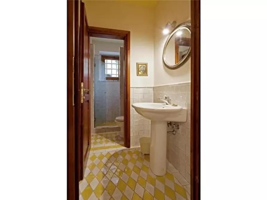Immagine 54 di Villa in affitto  a Fiesole