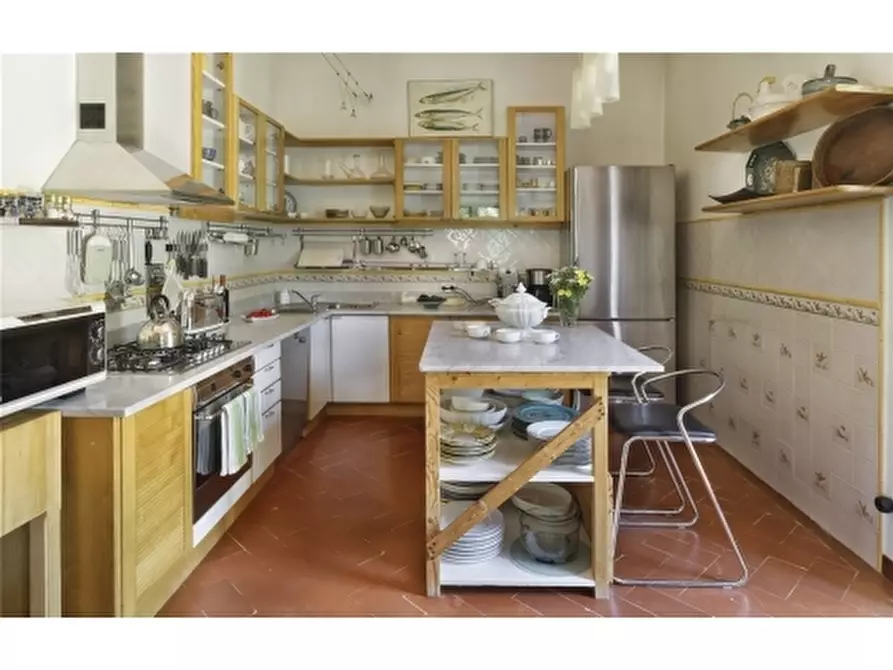 Immagine 55 di Villa in affitto  a Fiesole