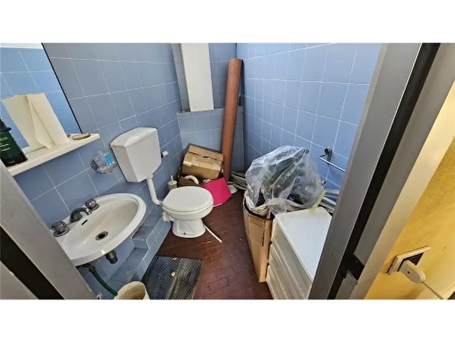 Immagine 8 di Negozio in vendita  a Firenze