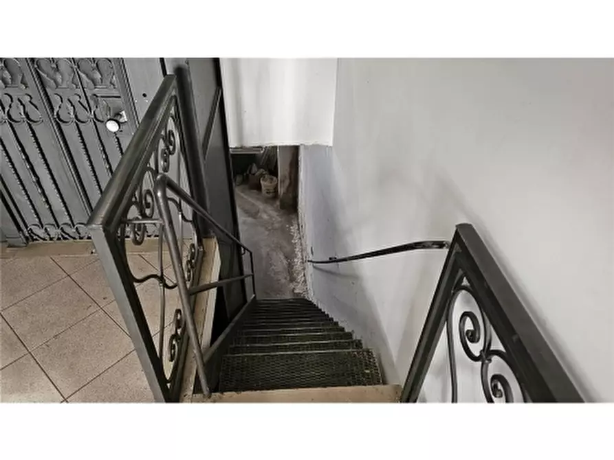 Immagine 10 di Negozio in vendita  a Firenze