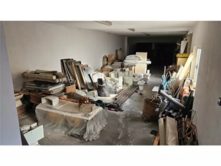 Immagine 11 di Negozio in vendita  a Firenze