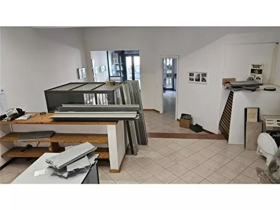 Immagine 15 di Negozio in vendita  a Firenze